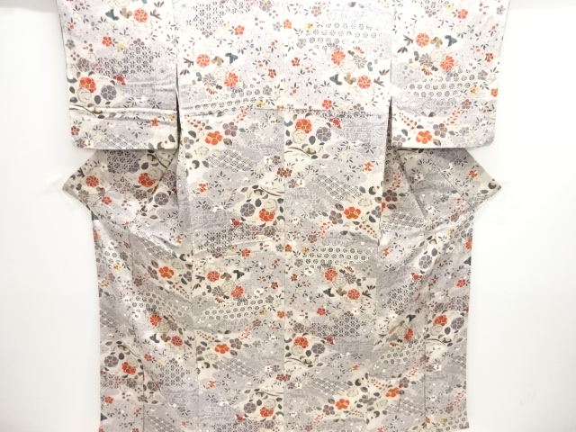 縮緬地　雲に花古典柄小紋着物